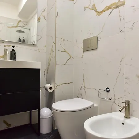 Royal Vatican بيت ضيافة 4*