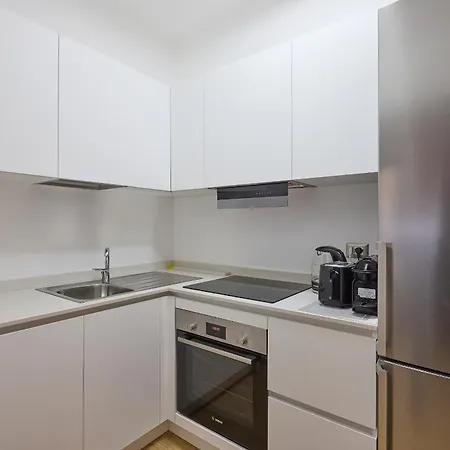 Royal Vatican بيت ضيافة 4*